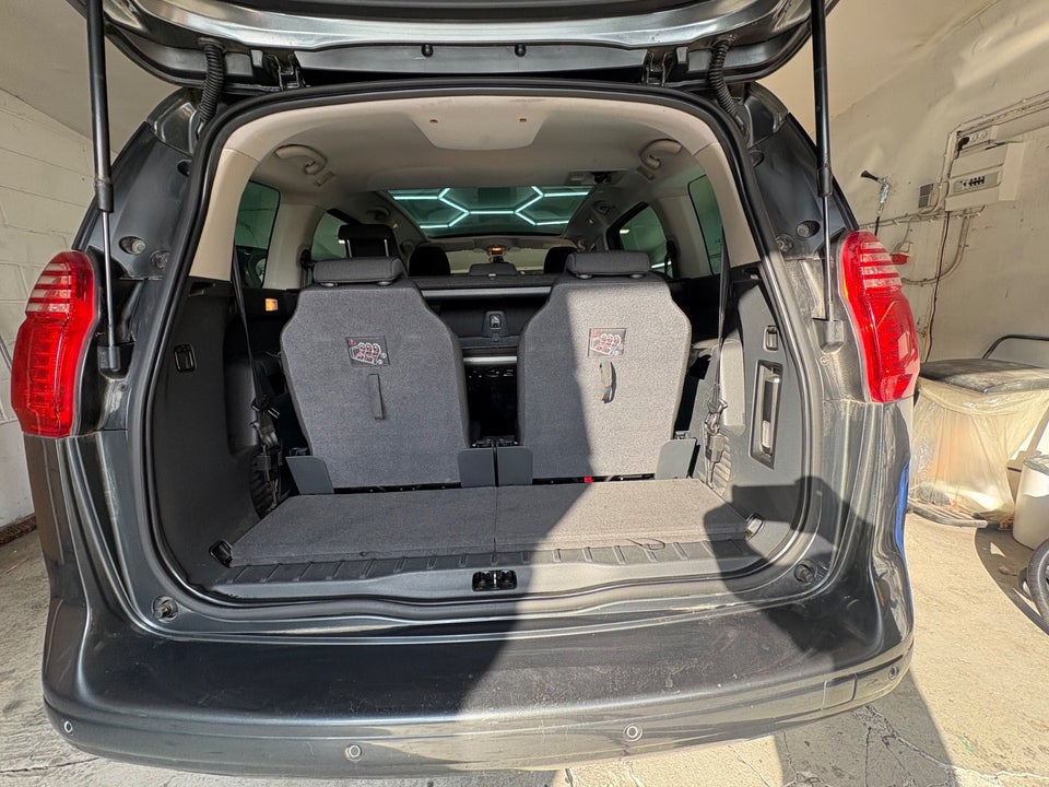 Peugeot 5008 1,6 HDi 110 Premium 7prs 5d