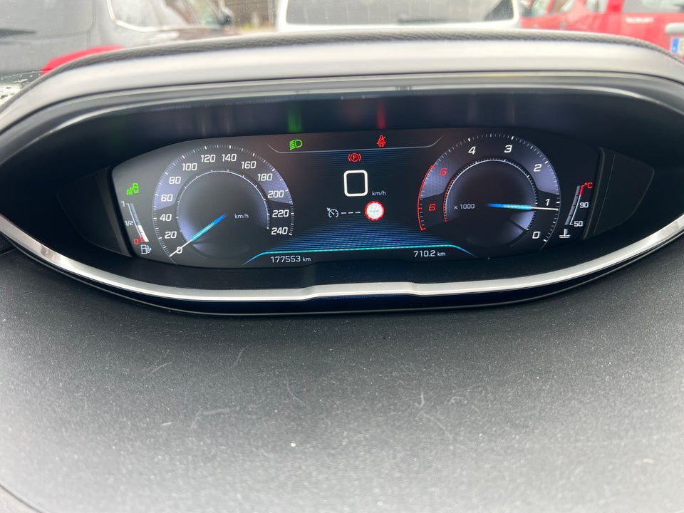 Peugeot 5008 1,6 BlueHDi 120 Allure 7prs 5d