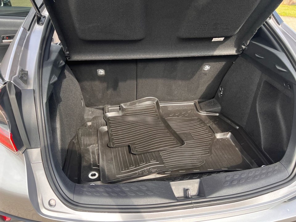Toyota C-HR 1,8 Hybrid Premium Selected CVT 5d