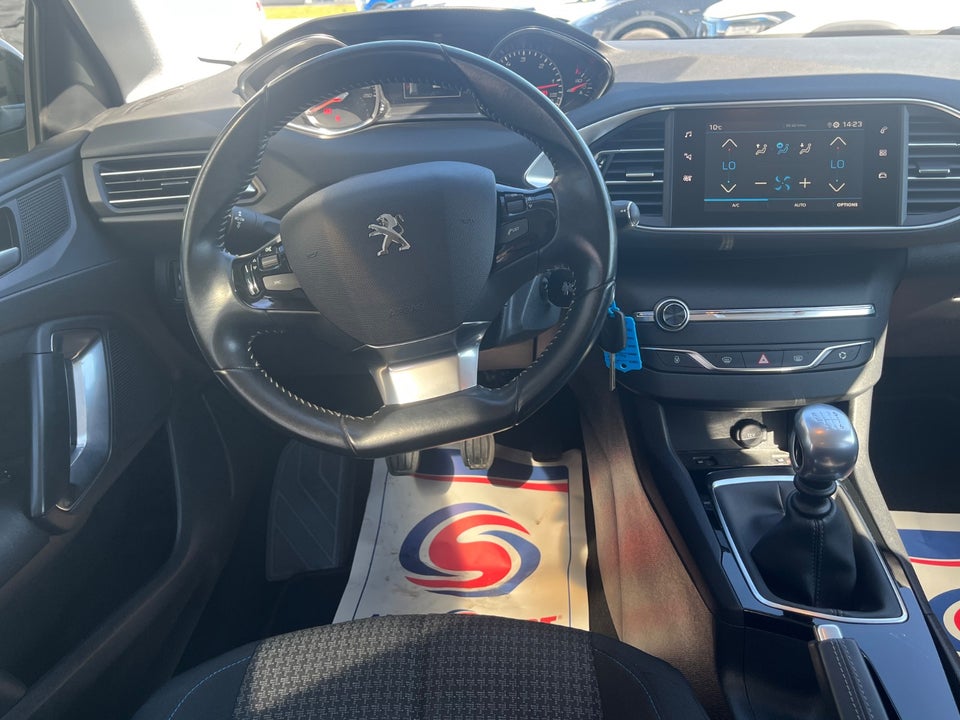 Peugeot 308 1,5 BlueHDi 130 Style SW 5d