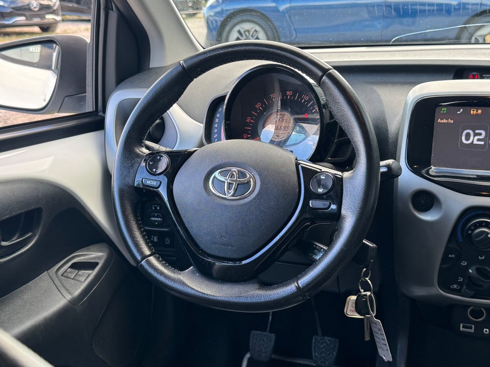 Toyota Aygo 1,0 VVT-i x-play x-touch 5d