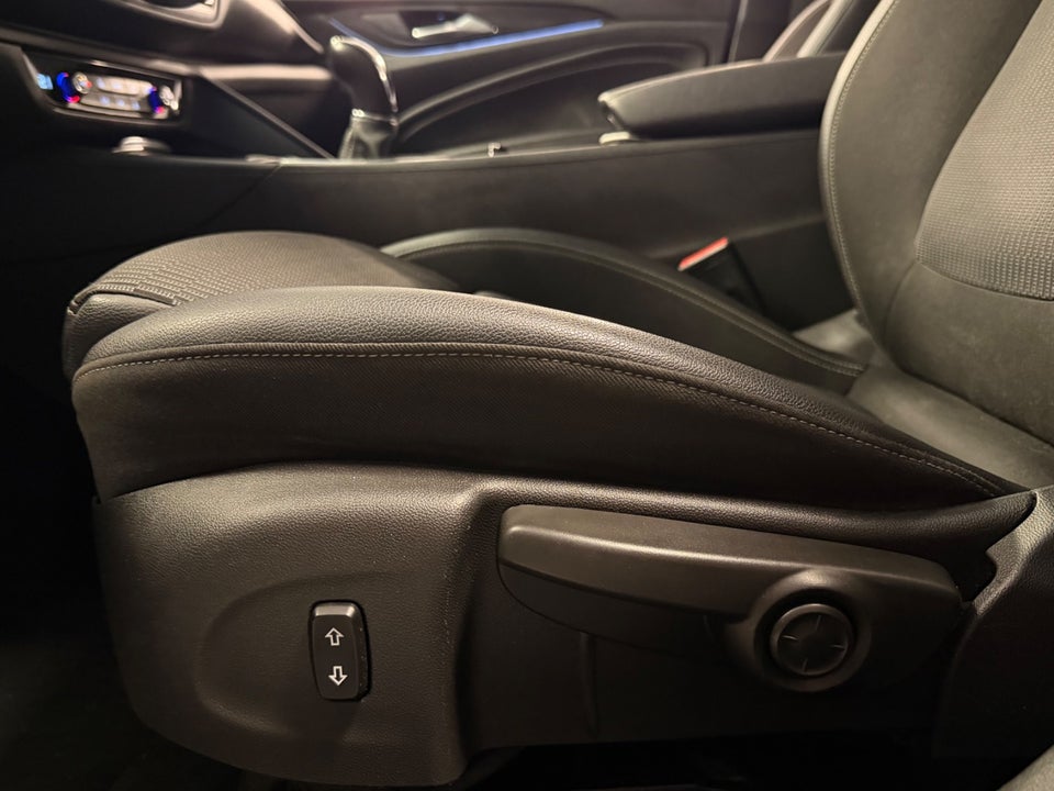 Opel Insignia 1,6 T 200 Dynamic Sports Tourer 5d