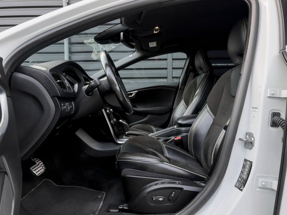 Volvo V40 2,0 T4 190 R-Design 5d