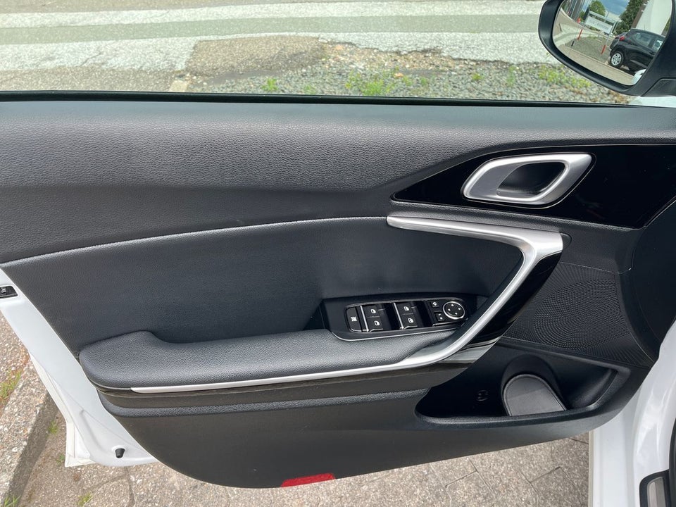 Kia Ceed 1,6 PHEV Prestige SW DCT 5d