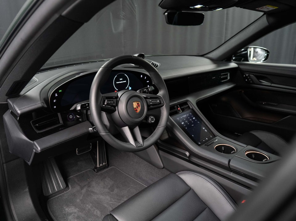 Porsche Taycan 4 Performance+ Black Edition 4d