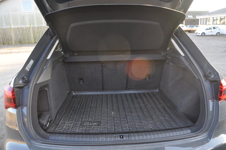 Audi Q3 45 TFSi e Attitude plus S-tr. 5d