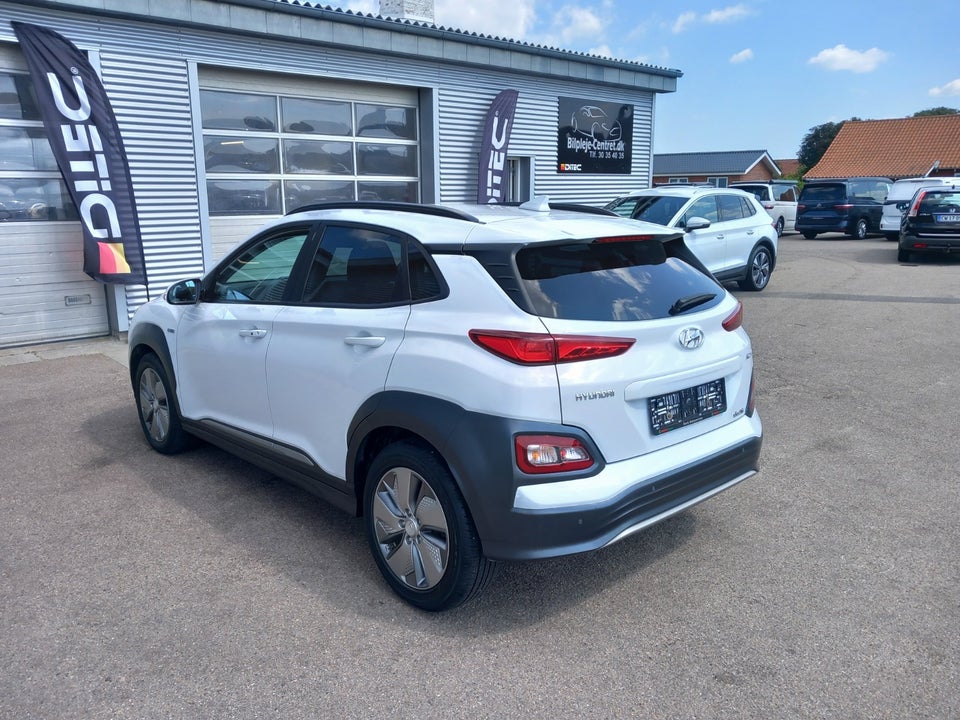 Hyundai Kona 64 EV Essential 5d