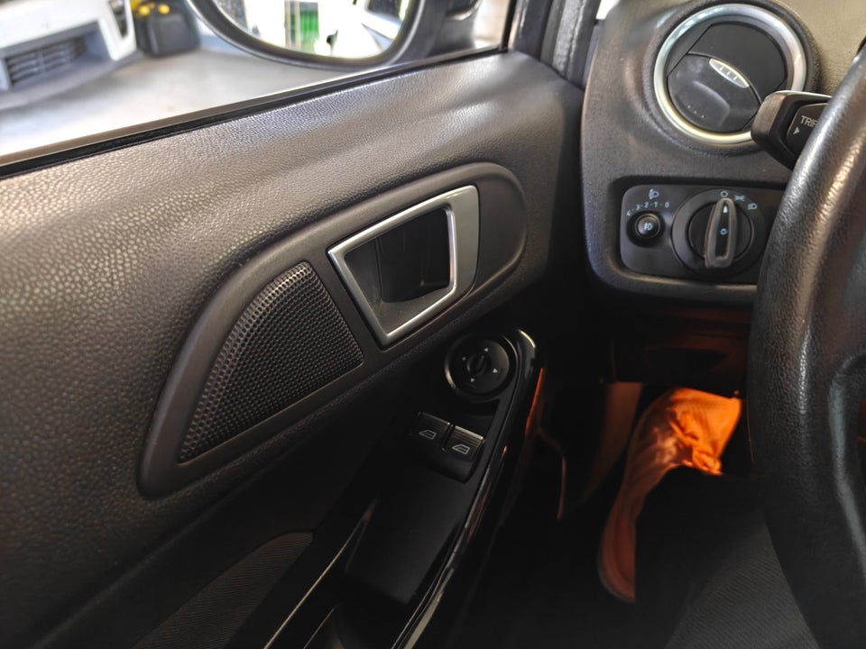 Ford Fiesta 1,6 TDCi 95 Titanium 5d