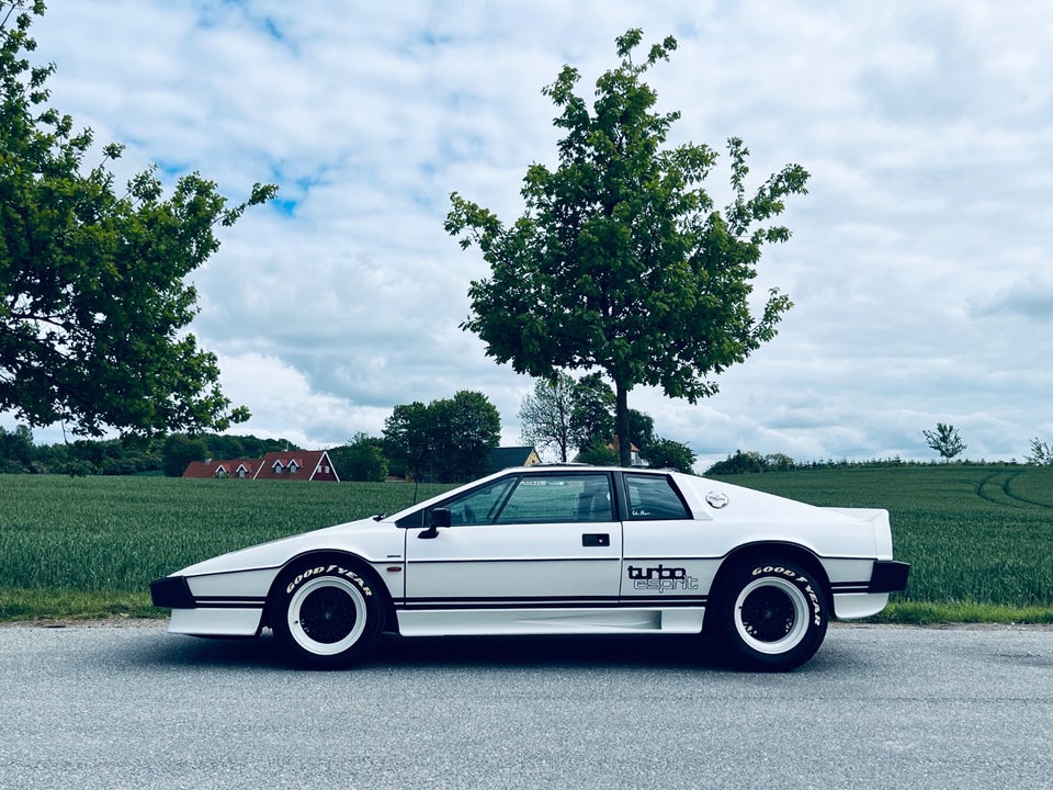 Lotus Esprit 2,2 Turbo 2d