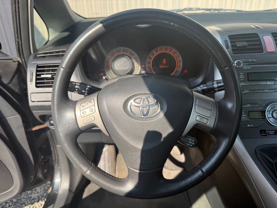 Toyota Auris 1,6 Sol 5d