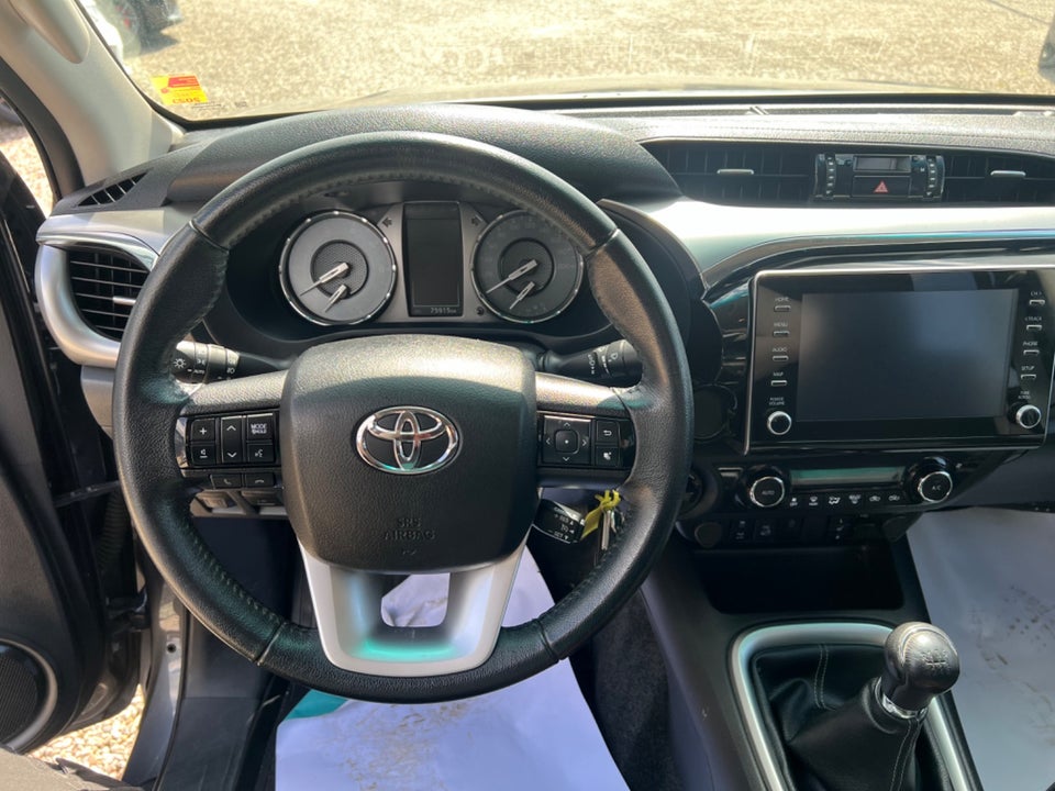 Toyota HiLux 2,4 D T2 Db.Kab 4d