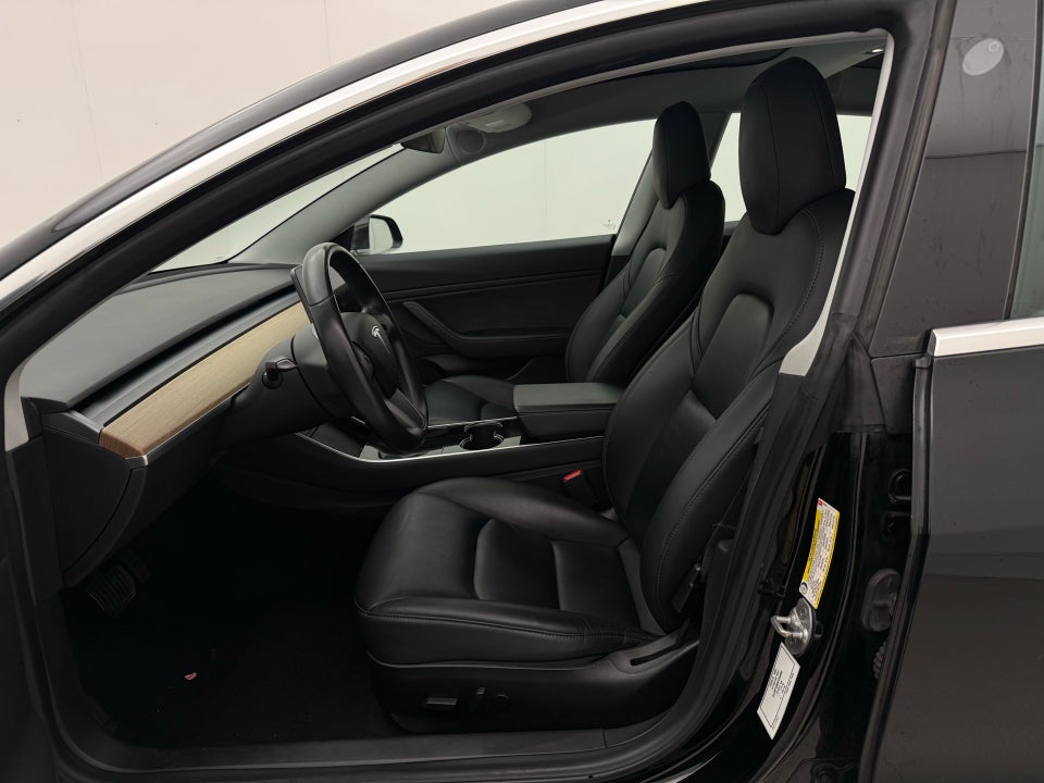 Tesla Model 3 Long Range AWD 4d