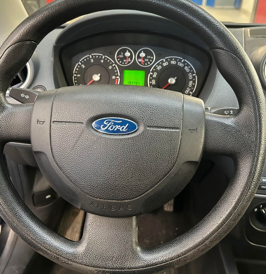 Ford Fiesta 1,3 Ambiente 5d