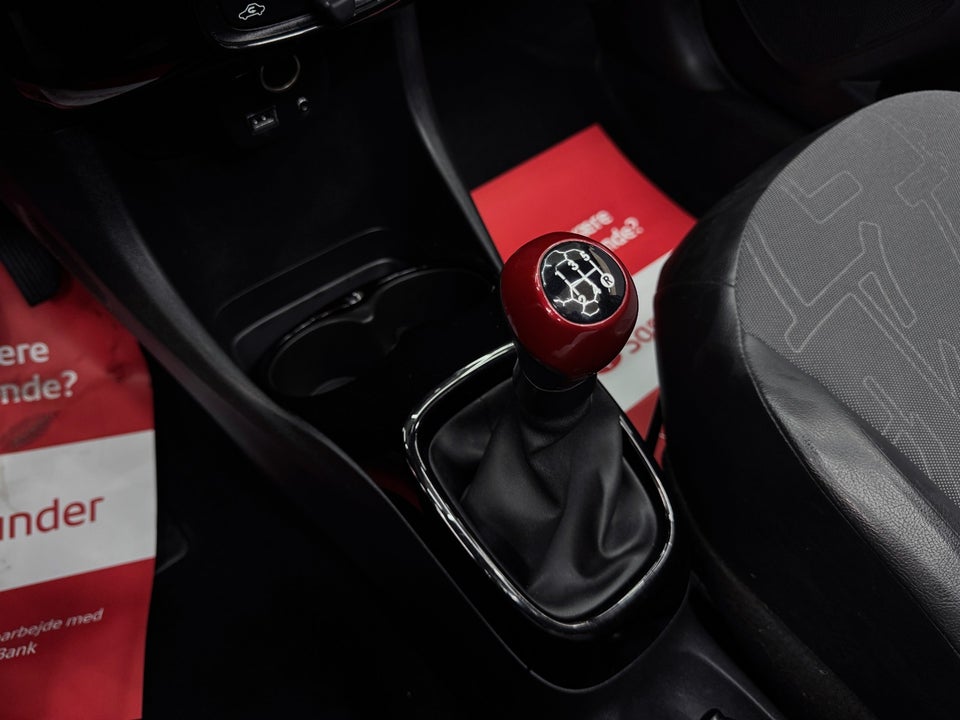 Toyota Aygo 1,0 VVT-i x-wave Sky 5d