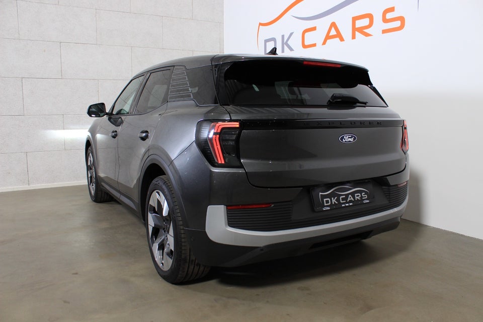 Ford Explorer 84 Premium Extended Range AWD 5d