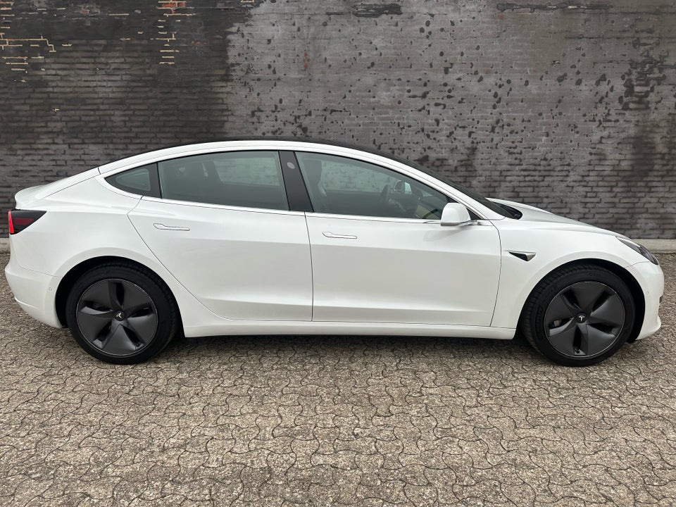 Tesla Model 3 Standard Range+ RWD 4d