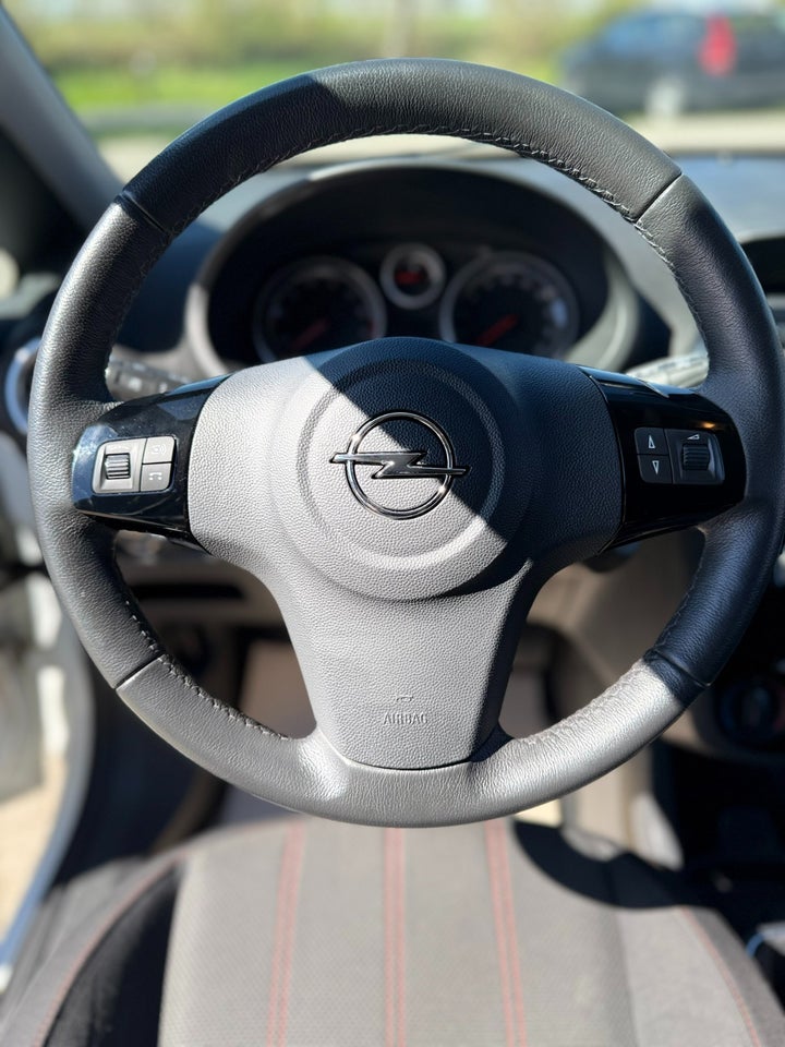 Opel Corsa 1,4 16V Sport 3d