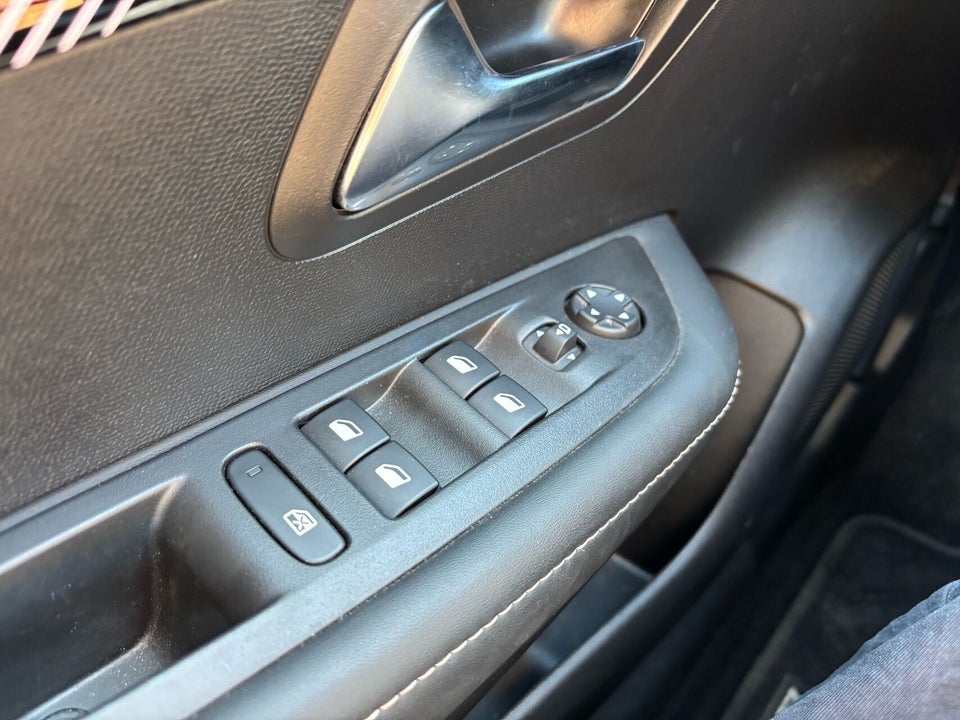 Peugeot 208 1,2 PureTech 100 Allure+ 5d