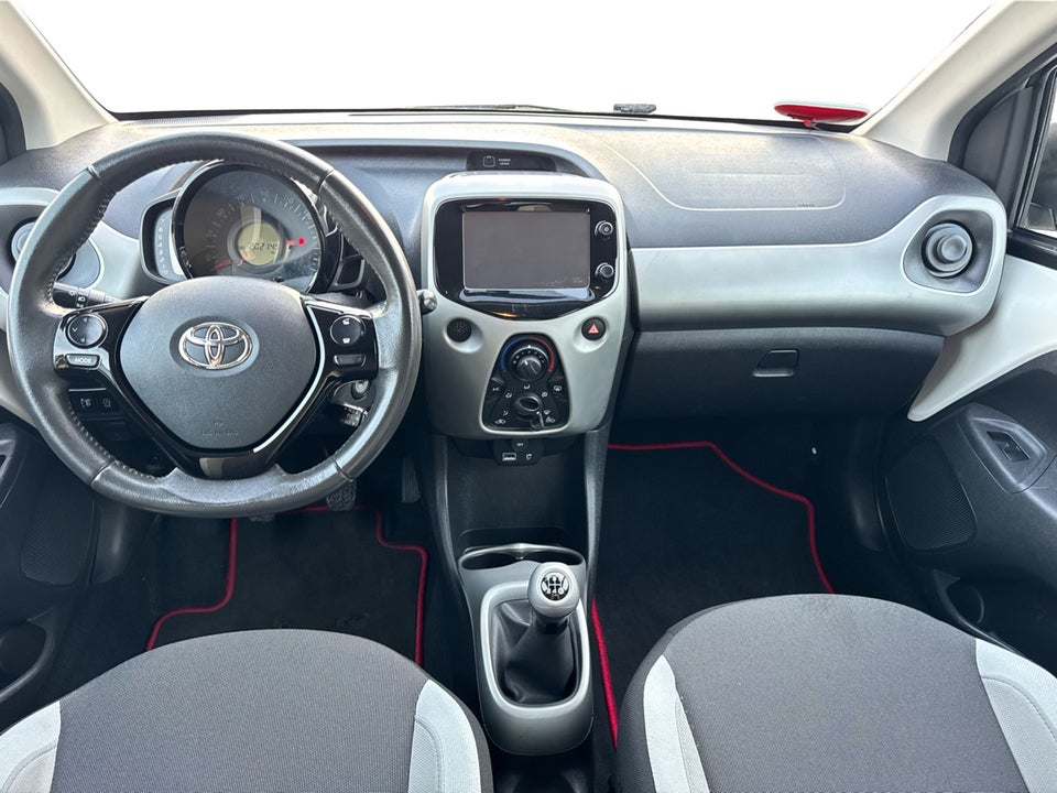 Toyota Aygo 1,0 VVT-i x-press 5d