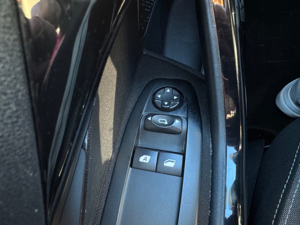 Peugeot 208 1,6 BlueHDi 100 Sky Winter Edition 5d