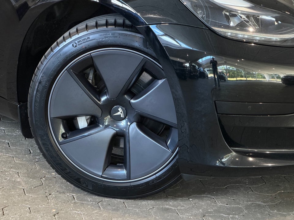 Tesla Model 3 RWD 4d