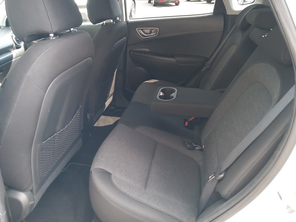 Hyundai Kona 64 EV Essential 5d
