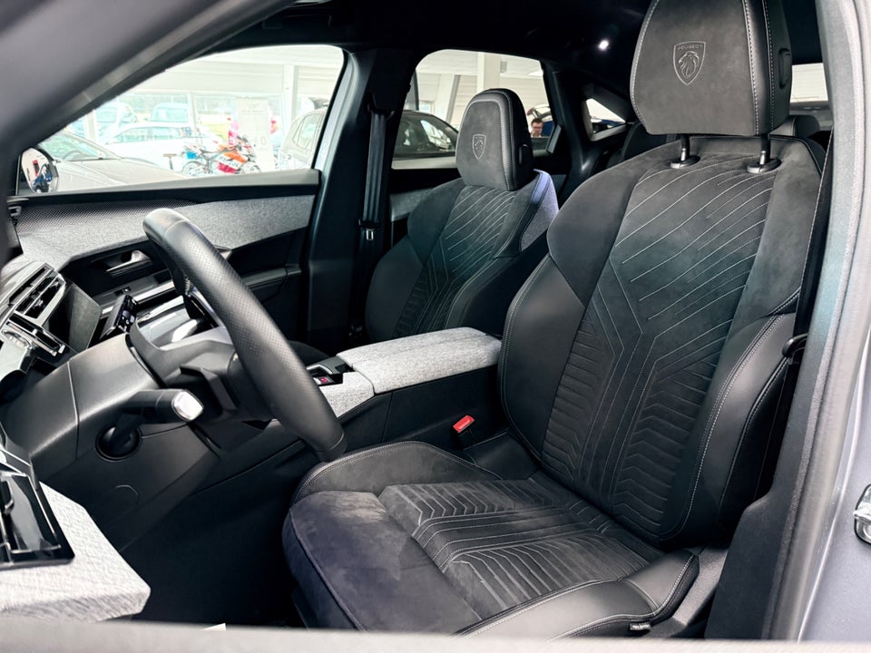 Peugeot e-3008 77 GT Pack 5d