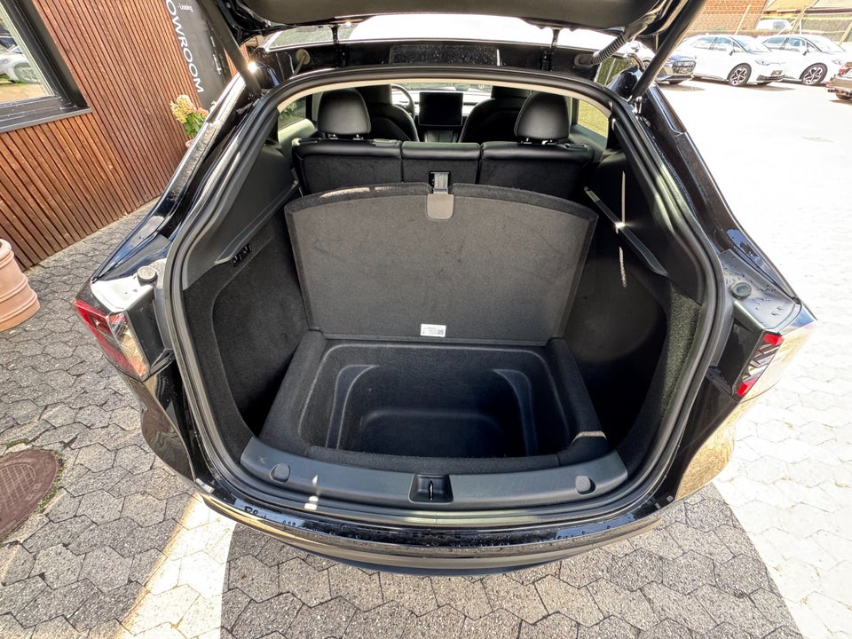 Tesla Model Y Long Range AWD 5d