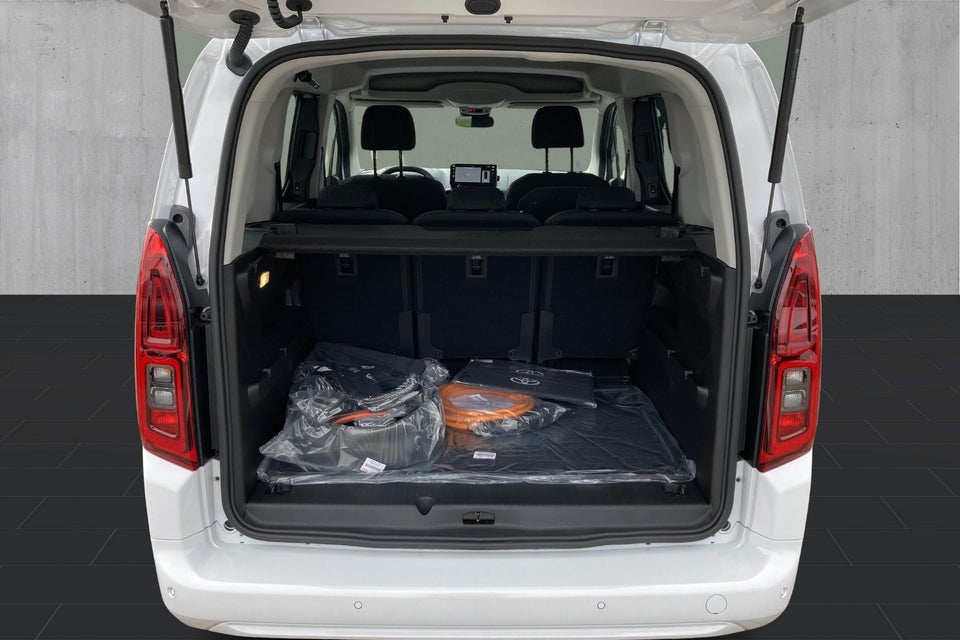 Toyota ProAce City Verso 50 Medium Family 5d