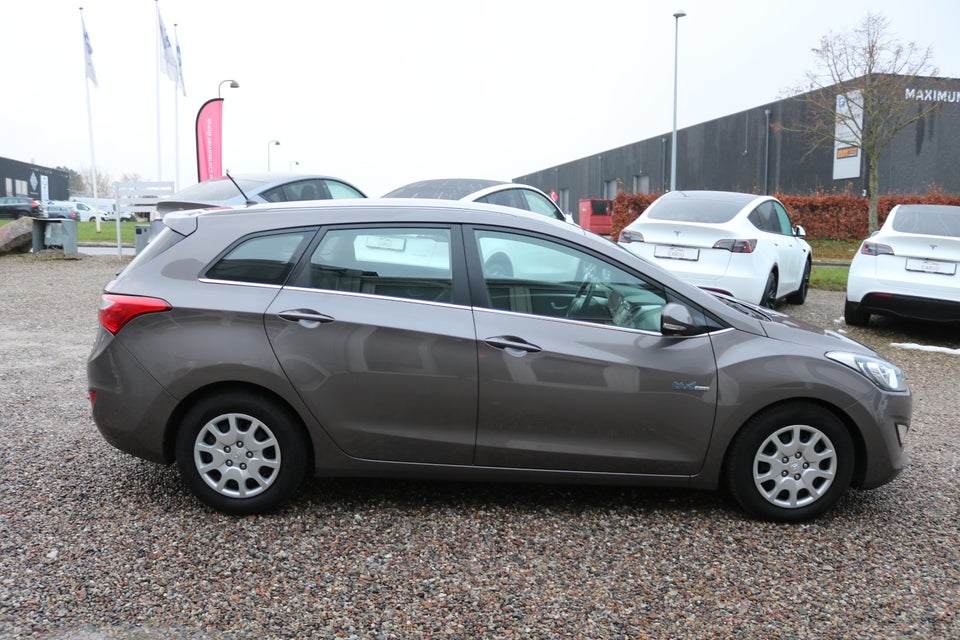 Hyundai i30 1,6 CRDi 110 Style CW Eco 5d