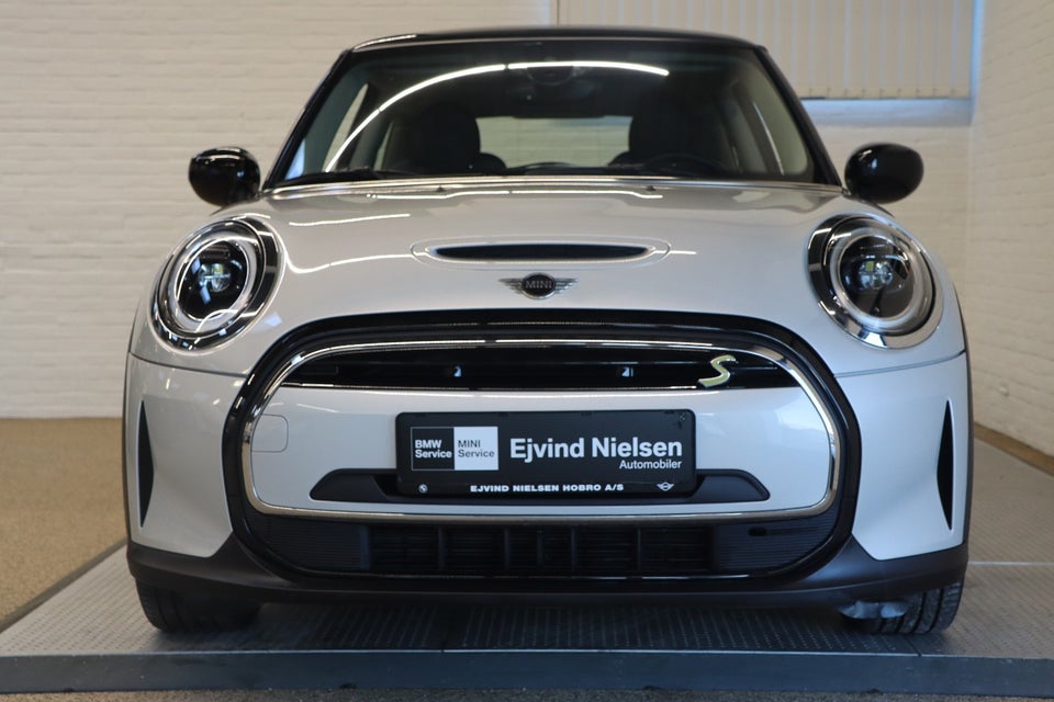 MINI Cooper SE Camden 3d