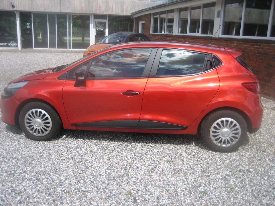 Renault Clio IV 1,2 16V Authentique 5d