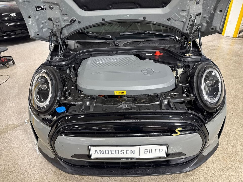 MINI Cooper SE Essential 3d