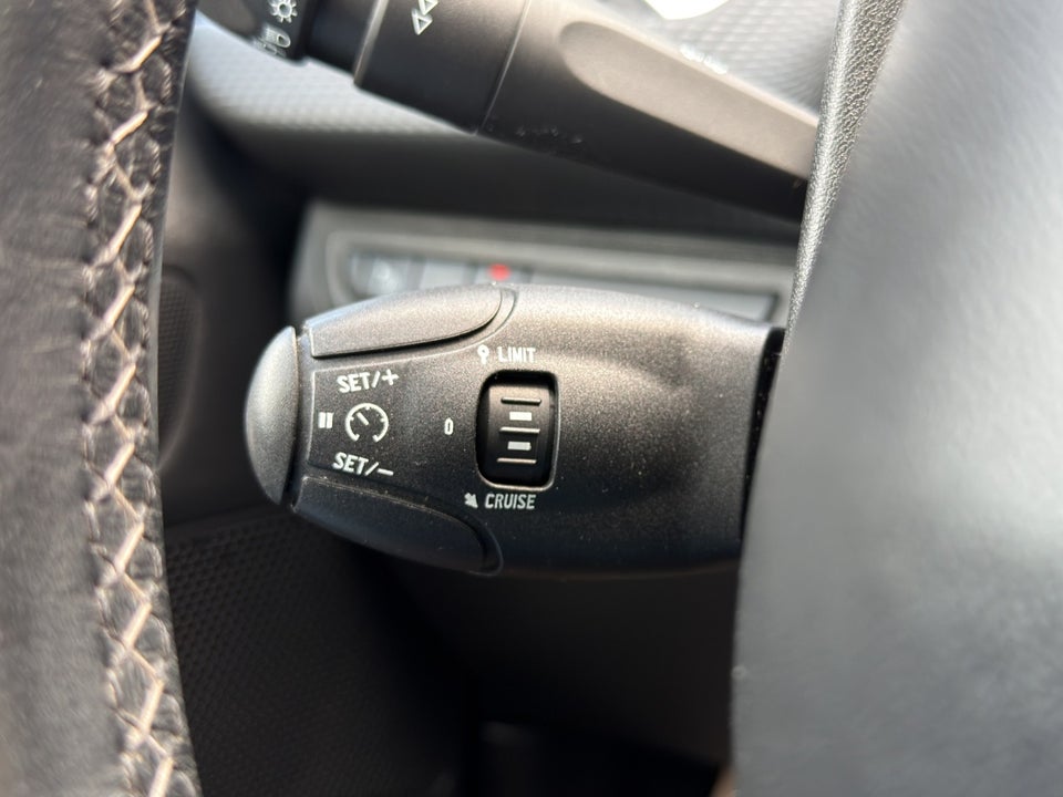 Peugeot 2008 1,2 e-THP 110 Allure Sky 5d