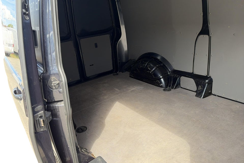 VW Transporter 2,0 TDi 110 Kassevogn lang