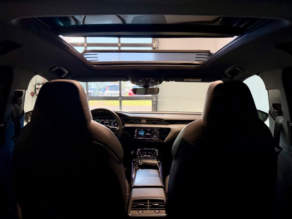Audi e-tron S quattro 5d