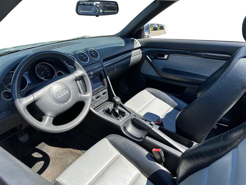 Audi A4 2,4 V6 Cabriolet 2d