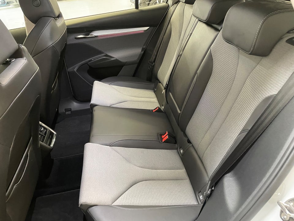 Skoda Enyaq 60 iV Loft 5d