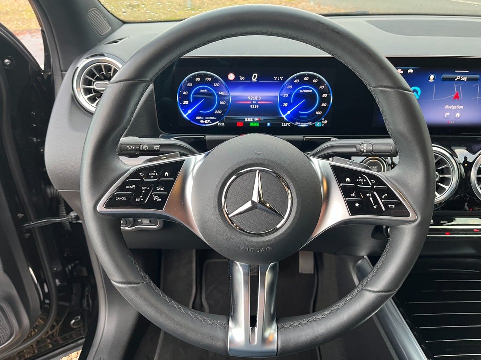 Mercedes EQA300 Progressive 4Matic 5d