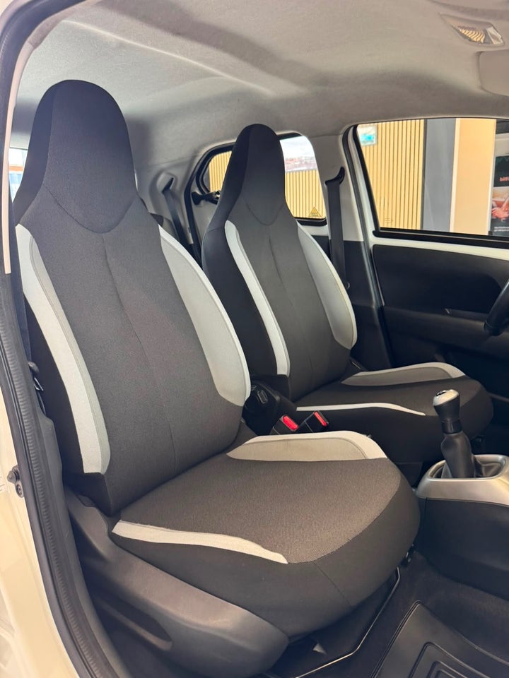 Toyota Aygo 1,0 VVT-i x-play x-touch 5d
