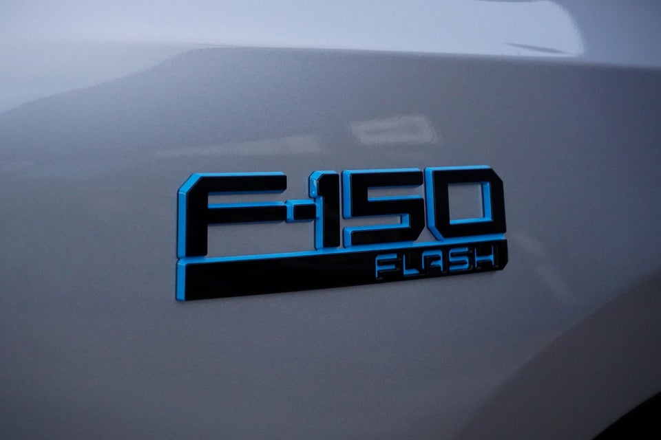 Ford F-150 123 Lightning Flash Extended Range 4d