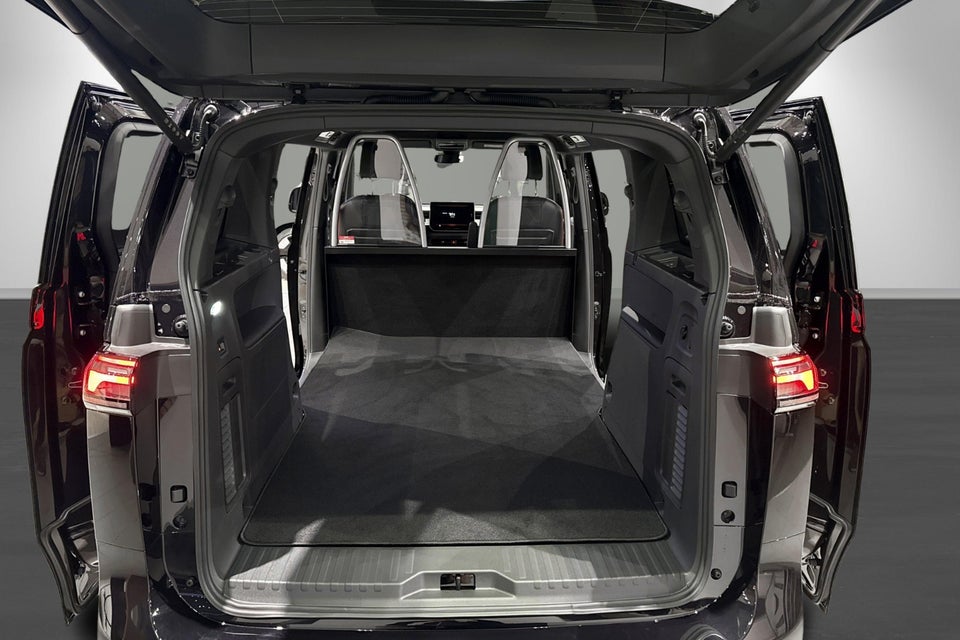 VW ID.Buzz 86 GTX 4Motion LWB Van 5d