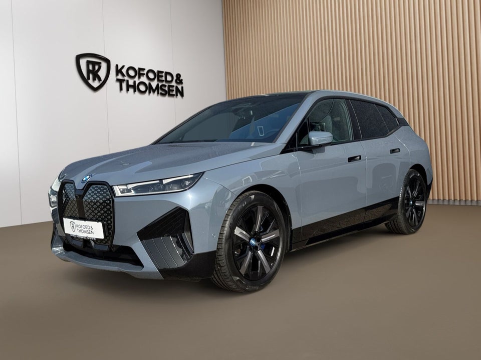 BMW iX xDrive50 Fully Charged 5d