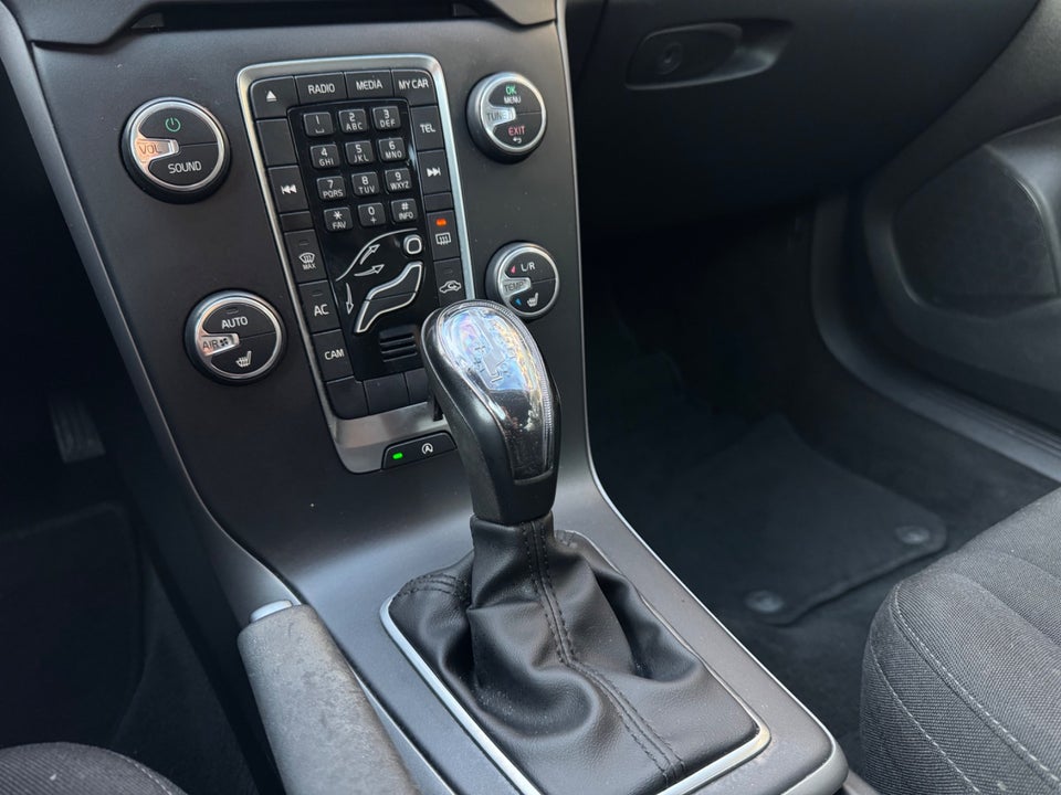 Volvo V40 1,6 D2 115 Momentum aut. 5d