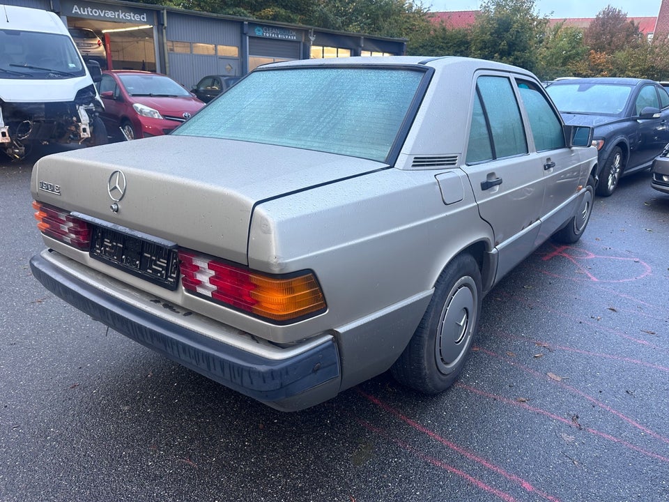 Mercedes 190 E 1,8 Sportline aut. 4d