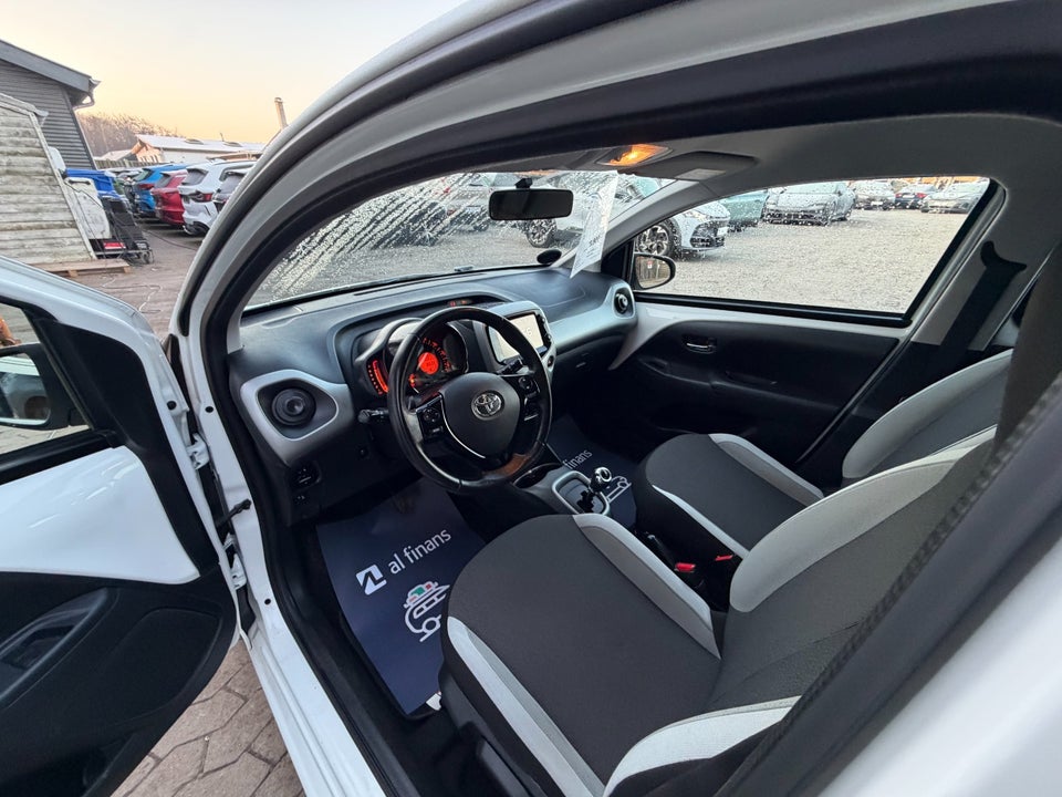 Toyota Aygo 1,0 VVT-i x-play x-shift 5d