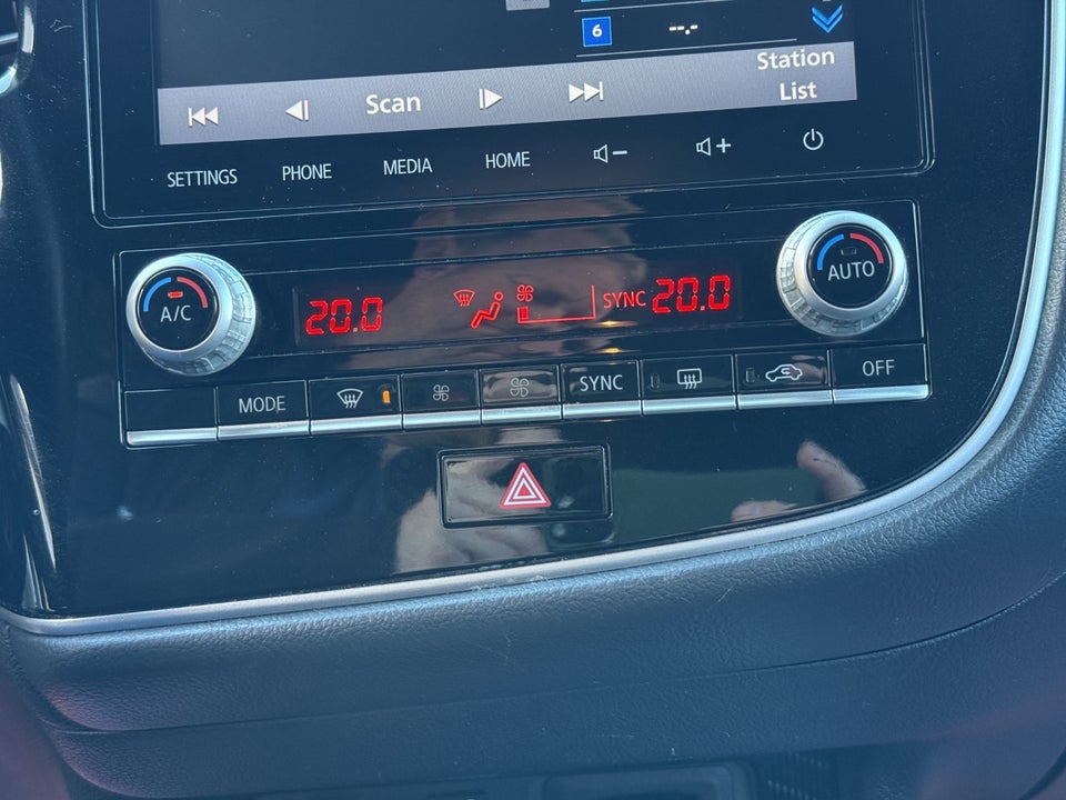 Mitsubishi Outlander 2,4 PHEV Instyle CVT 4WD 5d