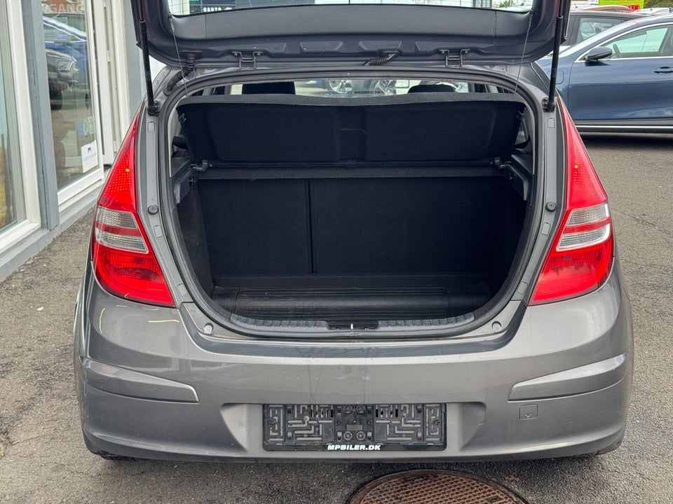 Hyundai i30 1,6 CRDi 90 Classic 5d