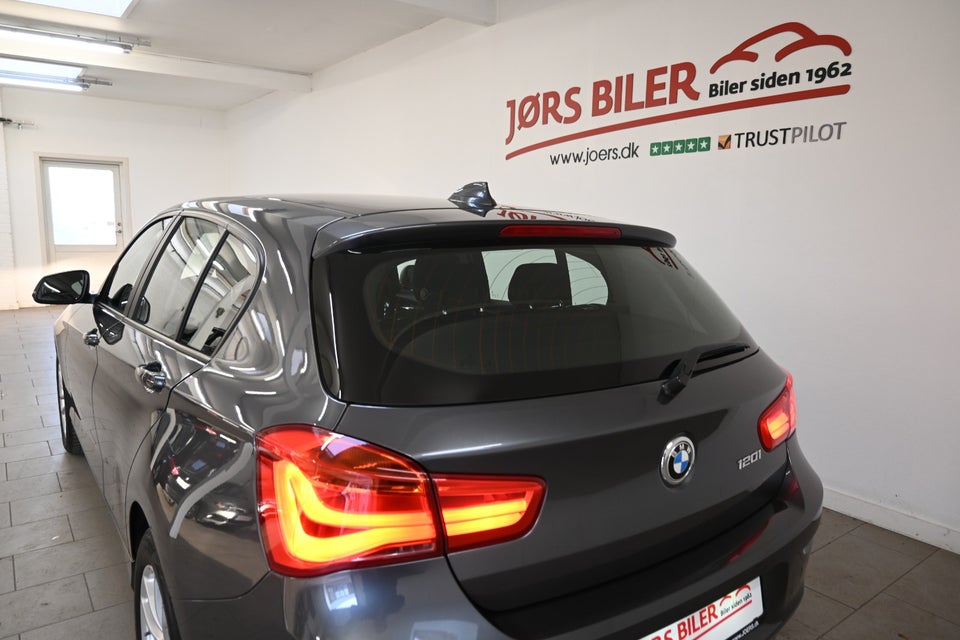 BMW 120i 2,0 Connected aut. 5d