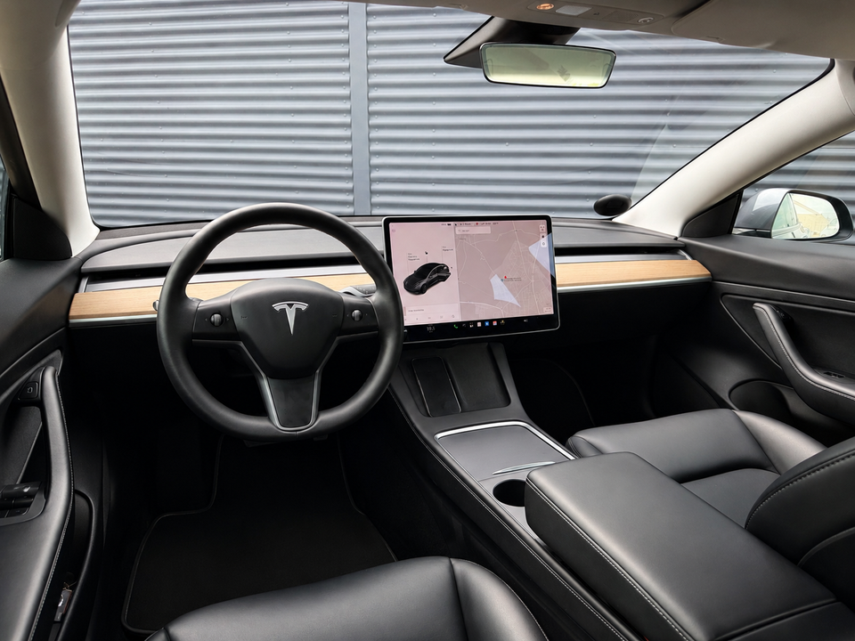 Tesla Model 3 Standard Range+ RWD 4d